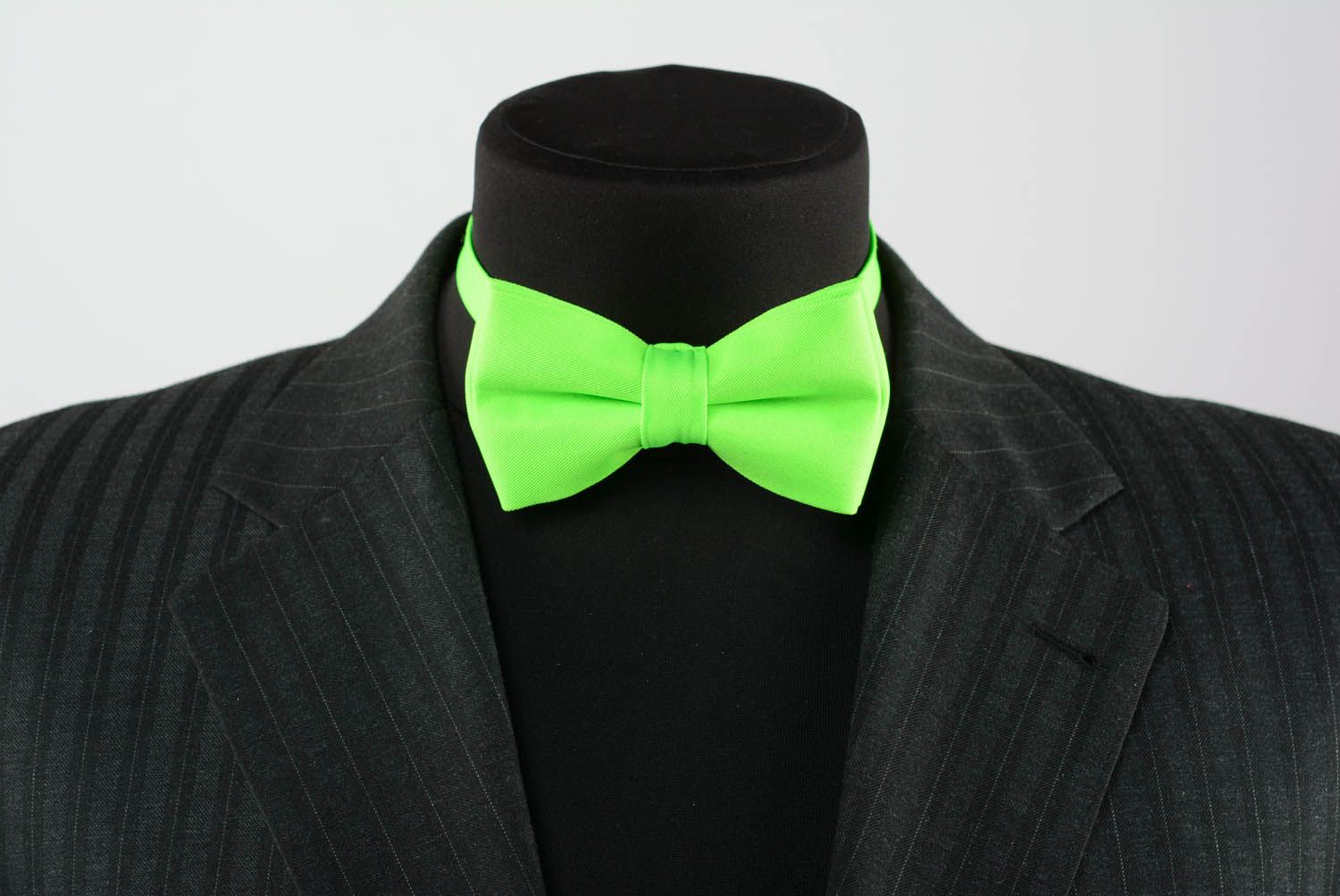 Bright green bow tie photo 2