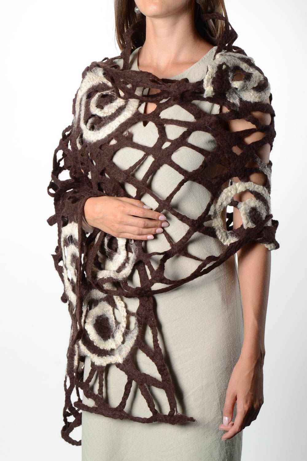Écharpe laine Accessoire fait main brun feutrage Cadeau femme design original photo 1