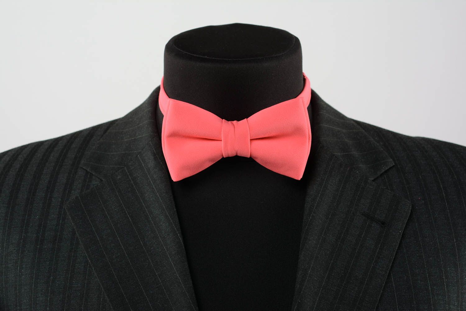 Pink bow tie made of gabardine photo 2