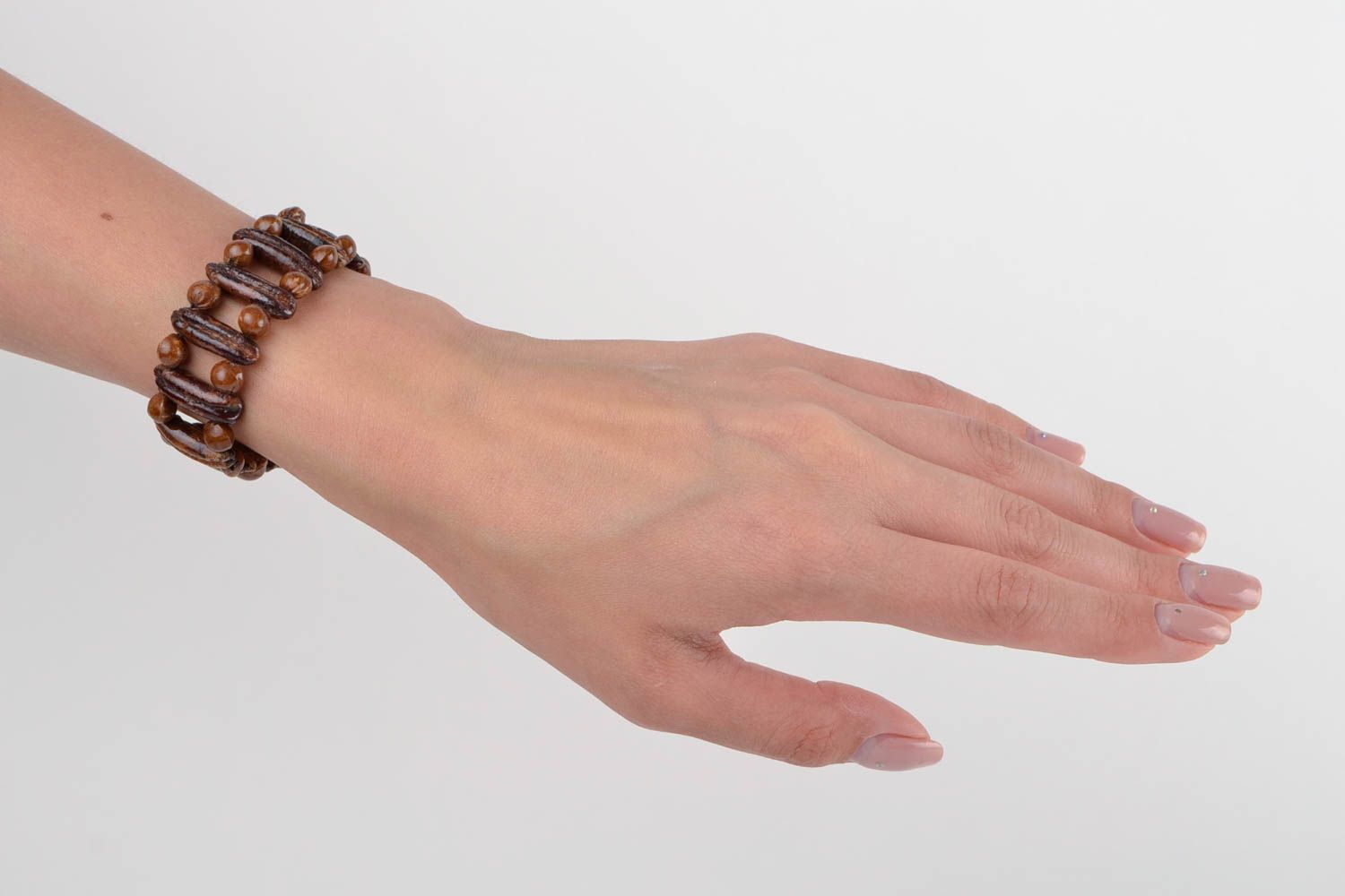 Широкий браслет ручной работы эко украшение браслет на руку из косточек фото 2