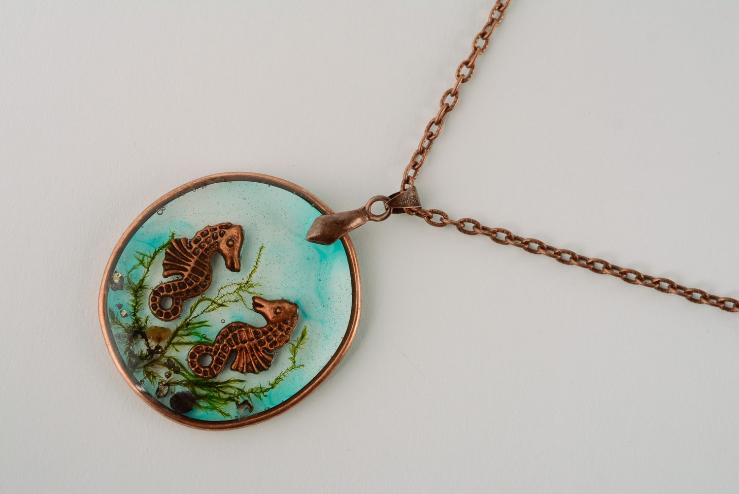 Handmade pendant with sea horses coated with epoxy with long chain photo 1