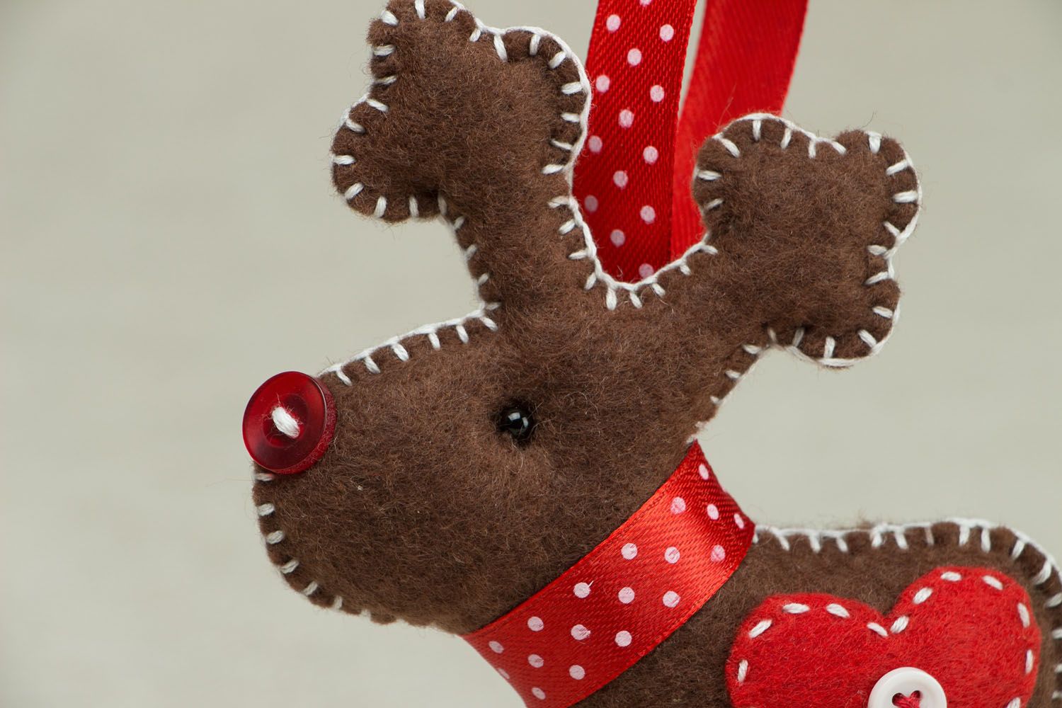 Jouet de Noël en tissu fait main design original à suspendre en forme de renne photo 2