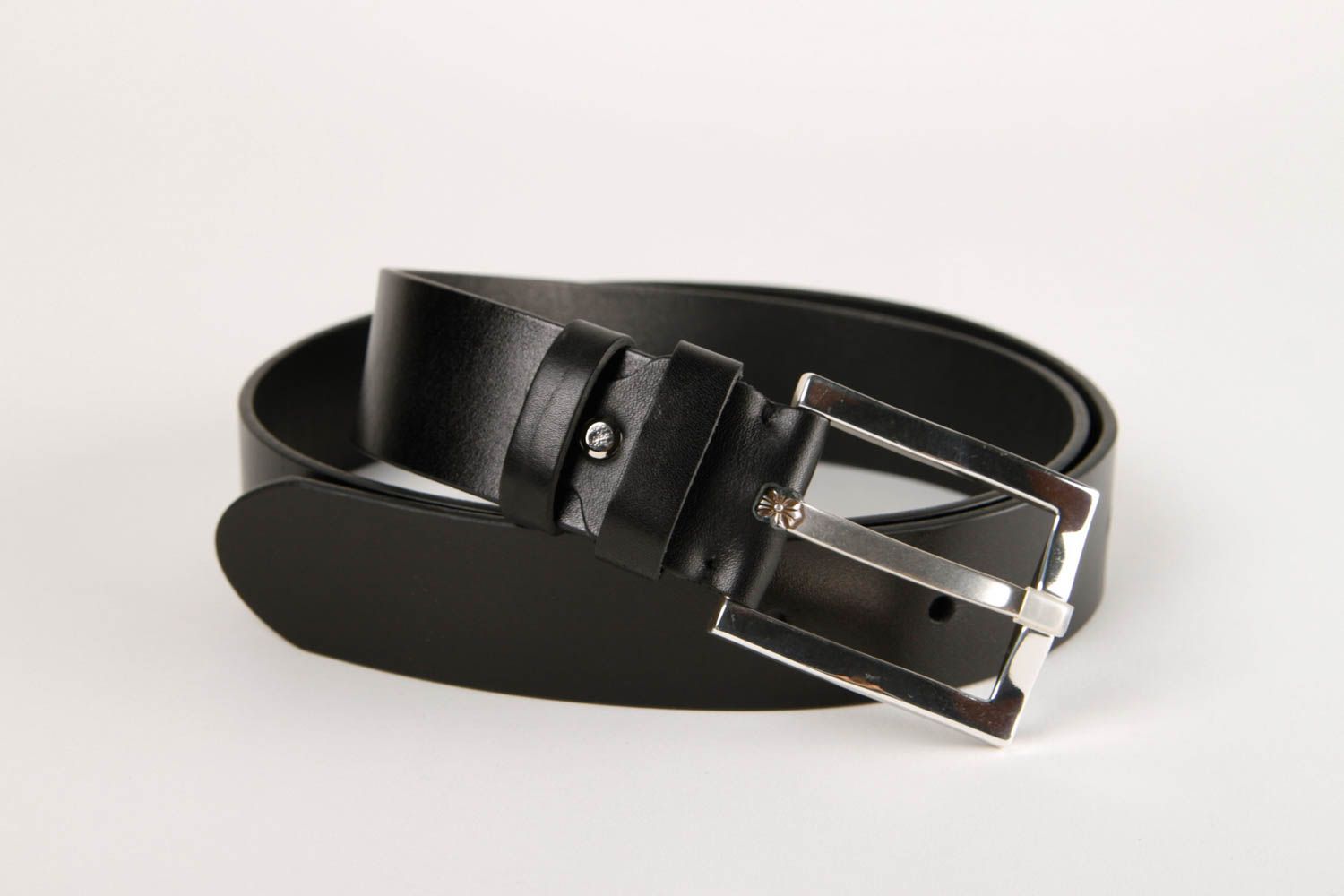 Cinturón de cuero natural negro ropa masculina artesanal ccesorio de moda foto 3