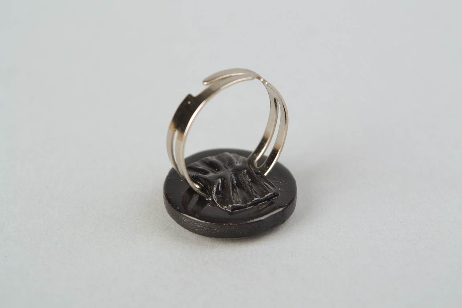 Круглое кольцо из полимерной глины в технике декупаж Ежик фото 4