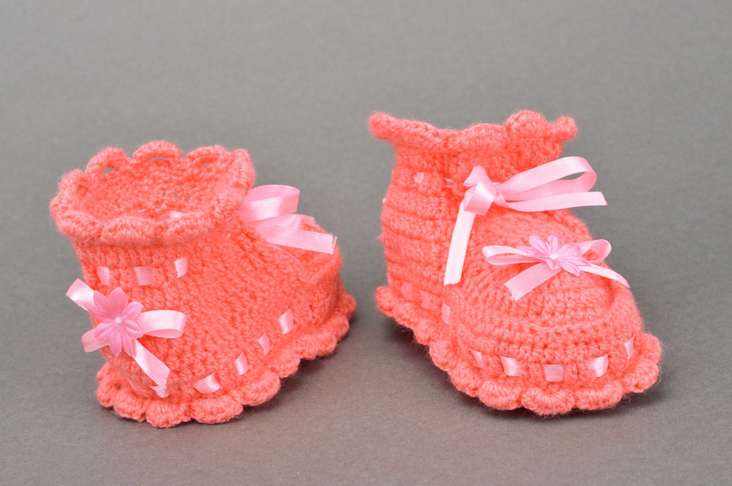 Summer small handmade baby booties for a girl with pink satin ribbons photo 5