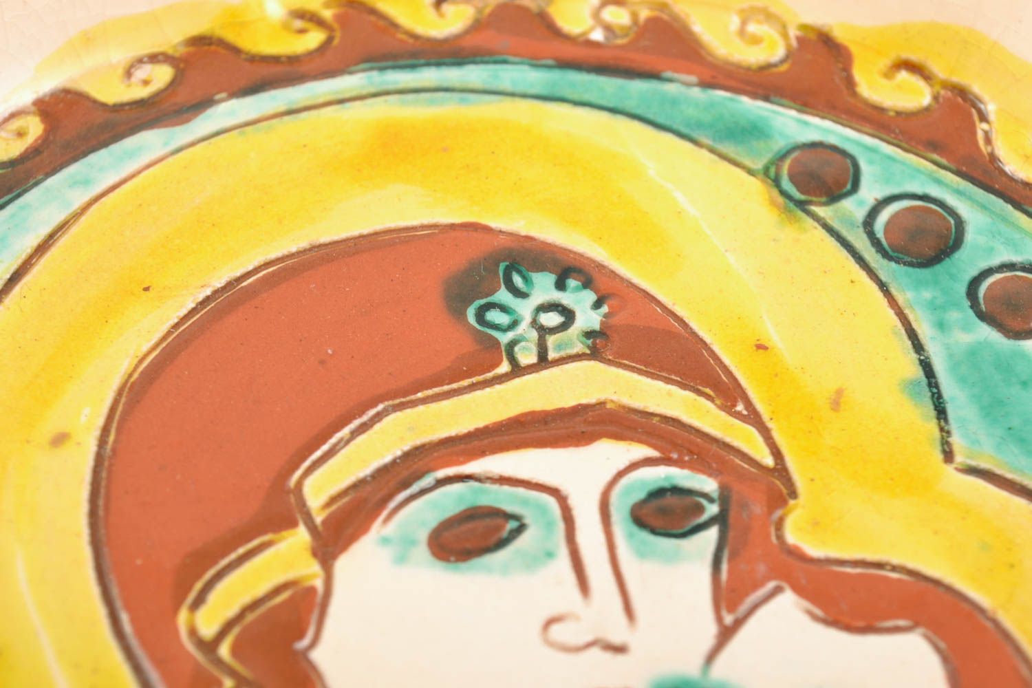 Красивая керамическая тарелка расписанная глазурью ручной работы Божья матерь и Иисус фото 3