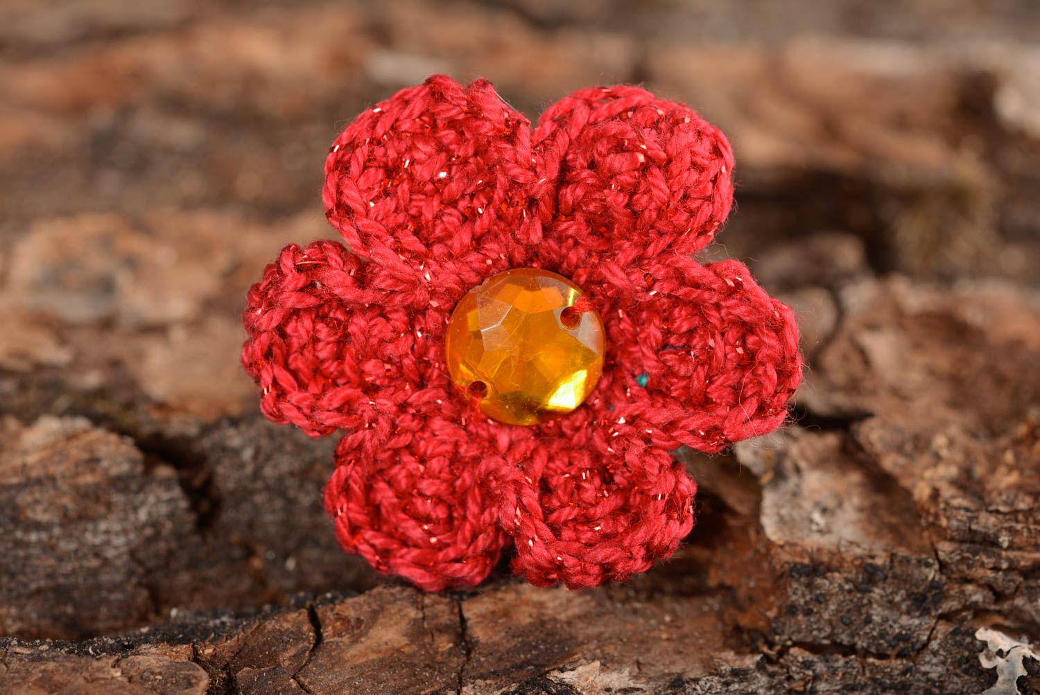 Bague fleur rouge Bijou fait main au crochet en fils de coton Accessoire femme photo 1