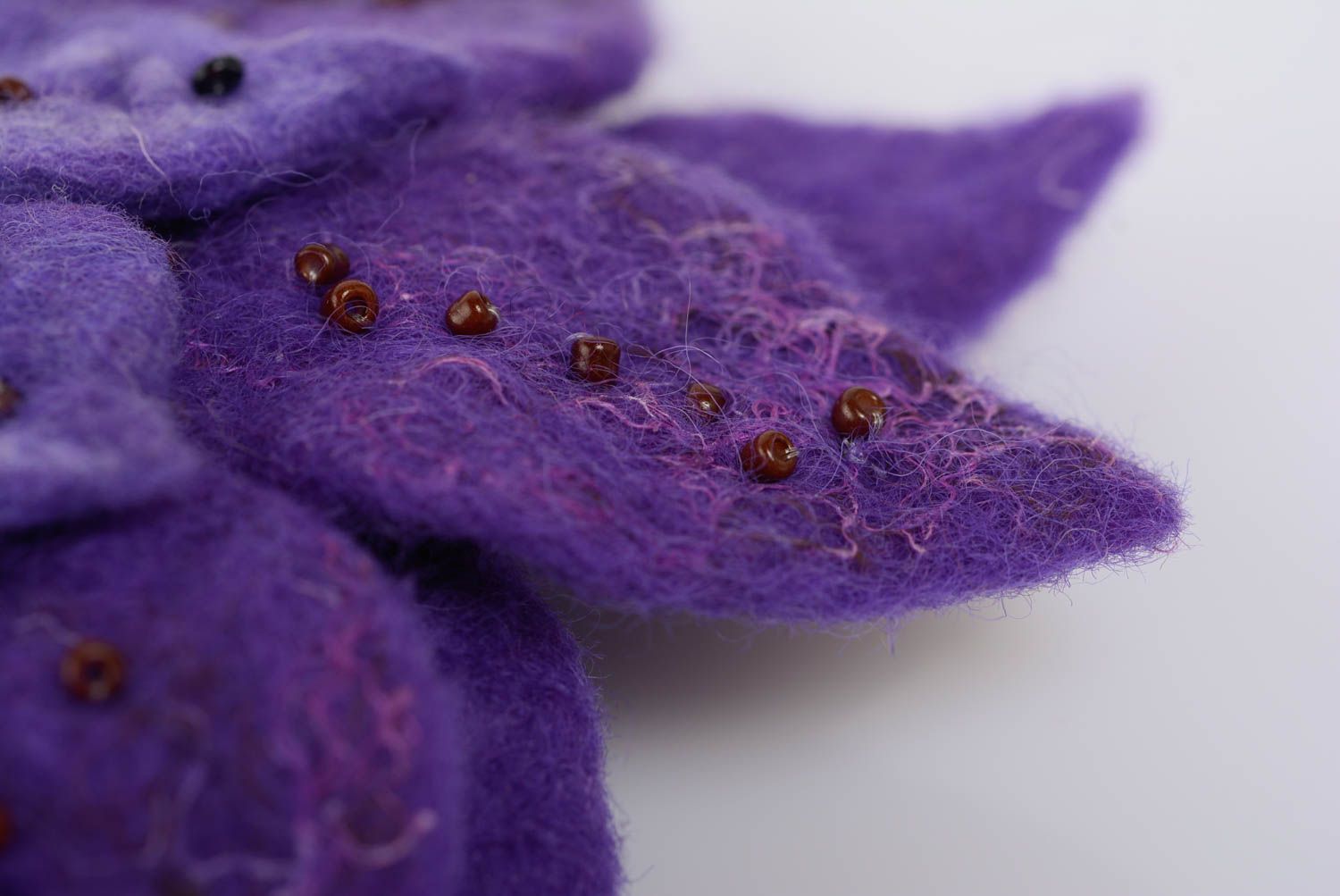 Barrette grande fleur violette en laine feutrée faite main originale design photo 5