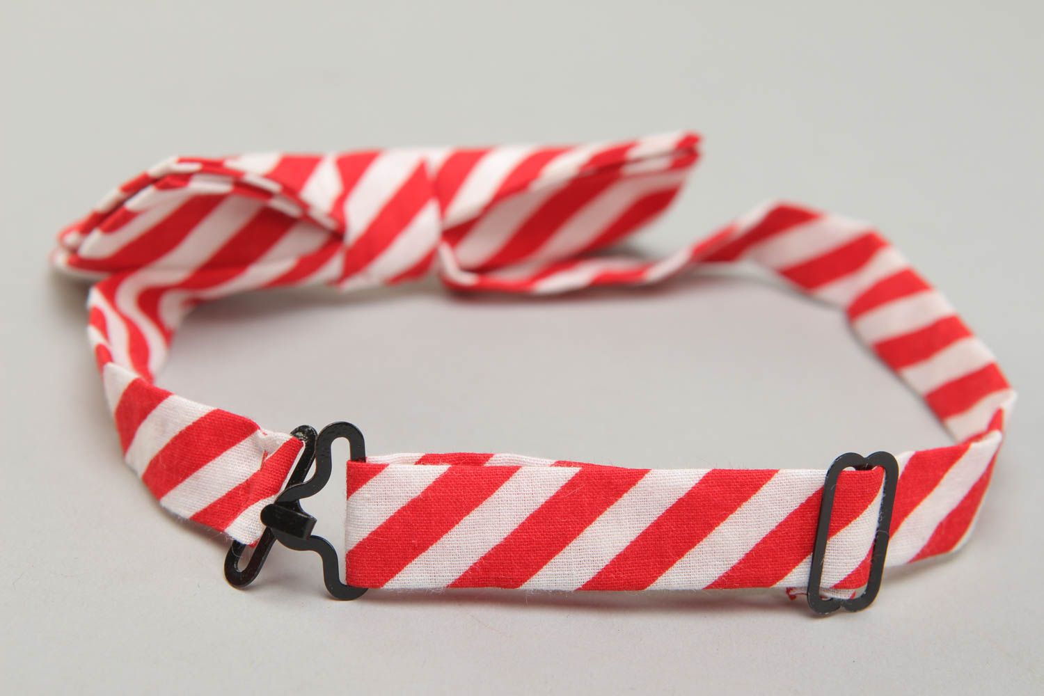Bow tie made of white and red striped cotton fabric photo 3