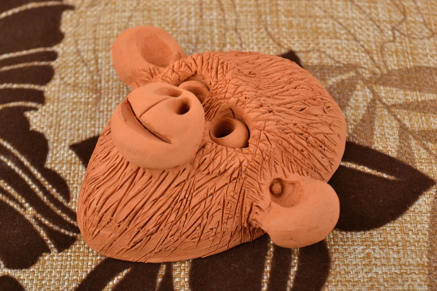 Masque décoratif singe en argile fait main miniature mural marron original photo 1