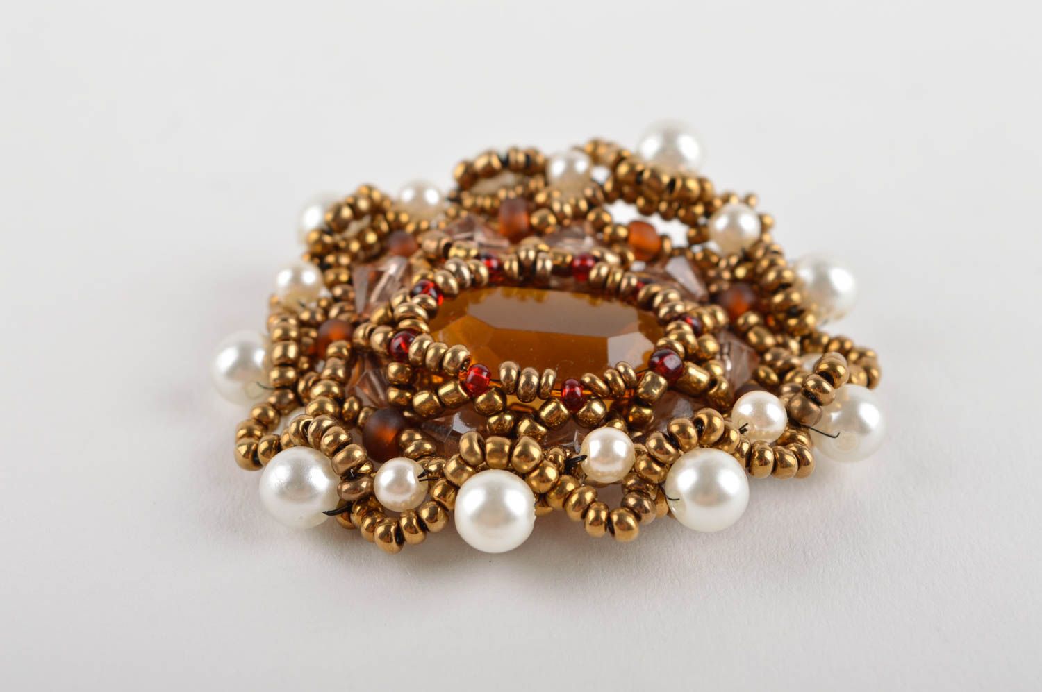 Broche fantaisie Bijou fait main ovale marron en perles de rocaille Cadeau femme photo 3