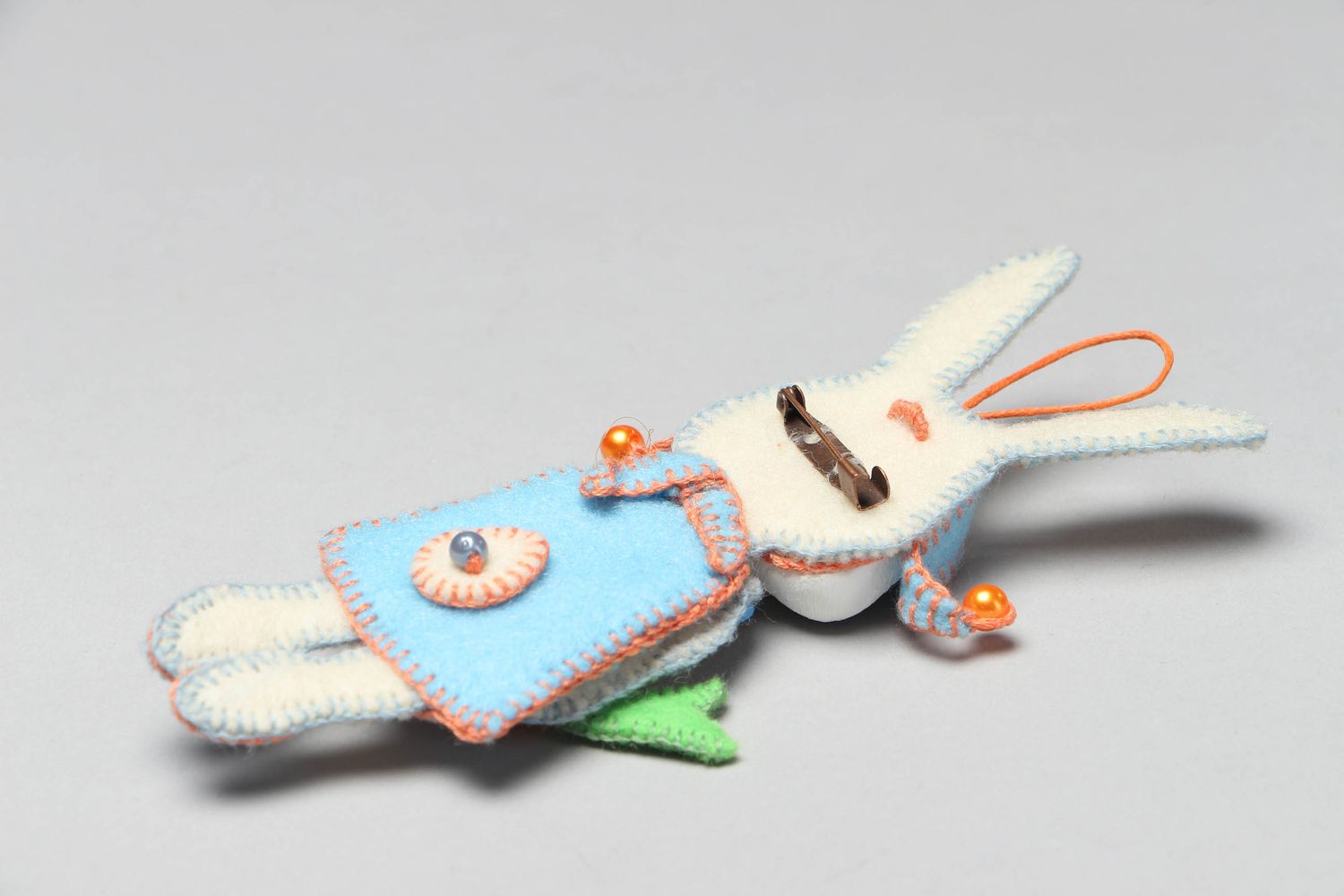 Felt brooch in the shape of hare with carrot photo 3