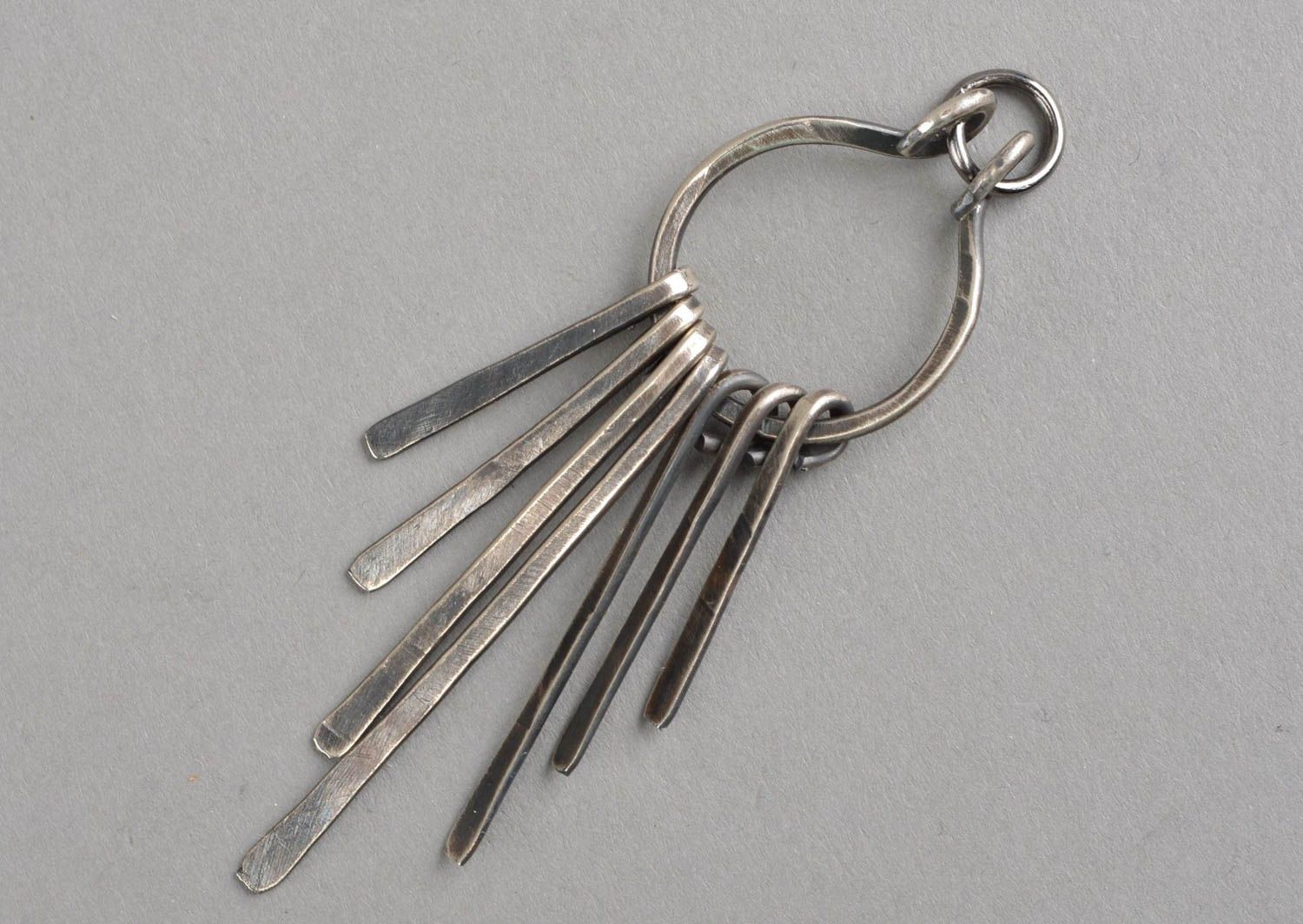 Handgemachter Schlüsselanhänger aus Metall künstlerisch originell schön für Mann foto 2