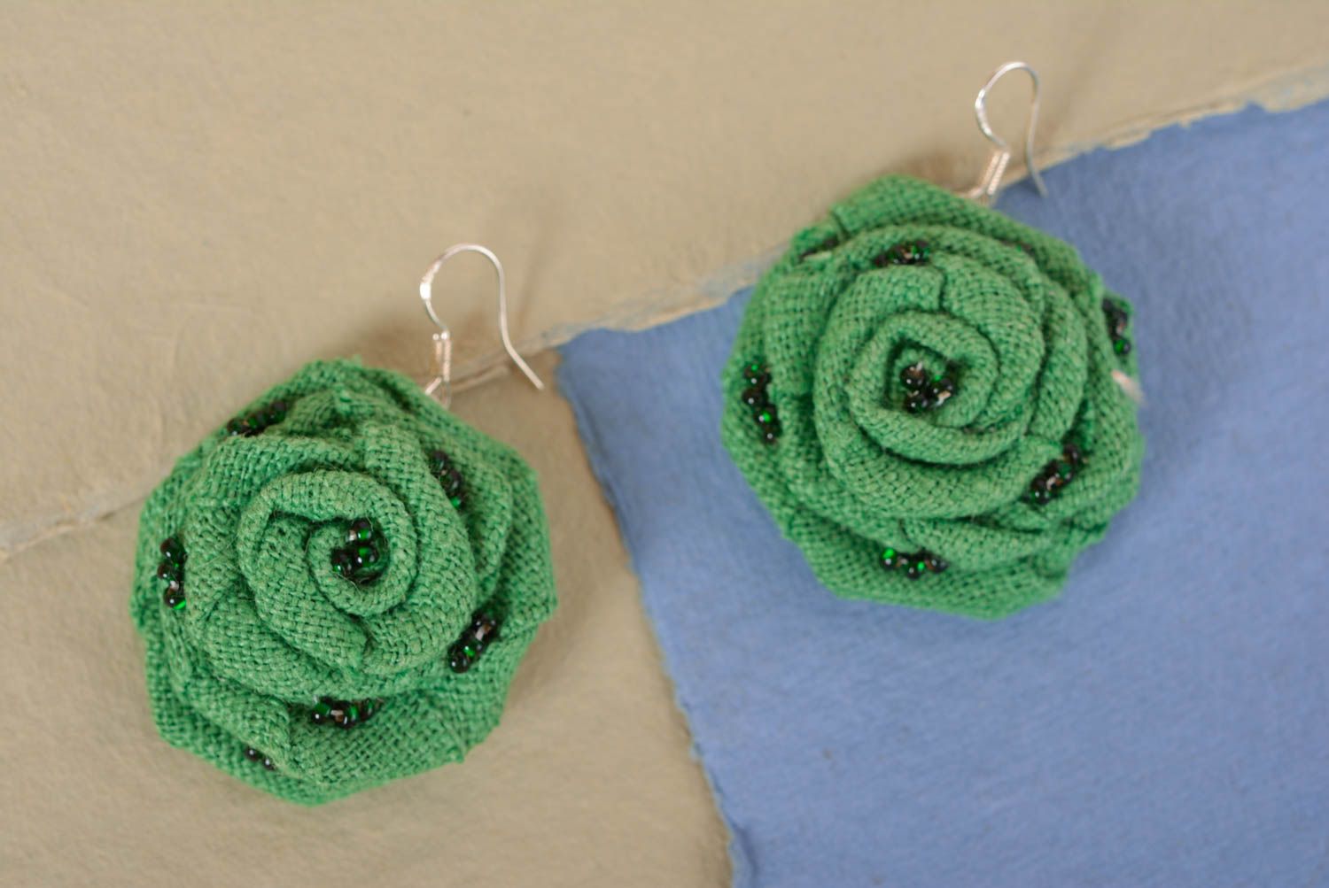 Handmade Schmuck Blumen Ohrringe Accessoire für Frauen Stoff Ohrringe schön grün foto 1