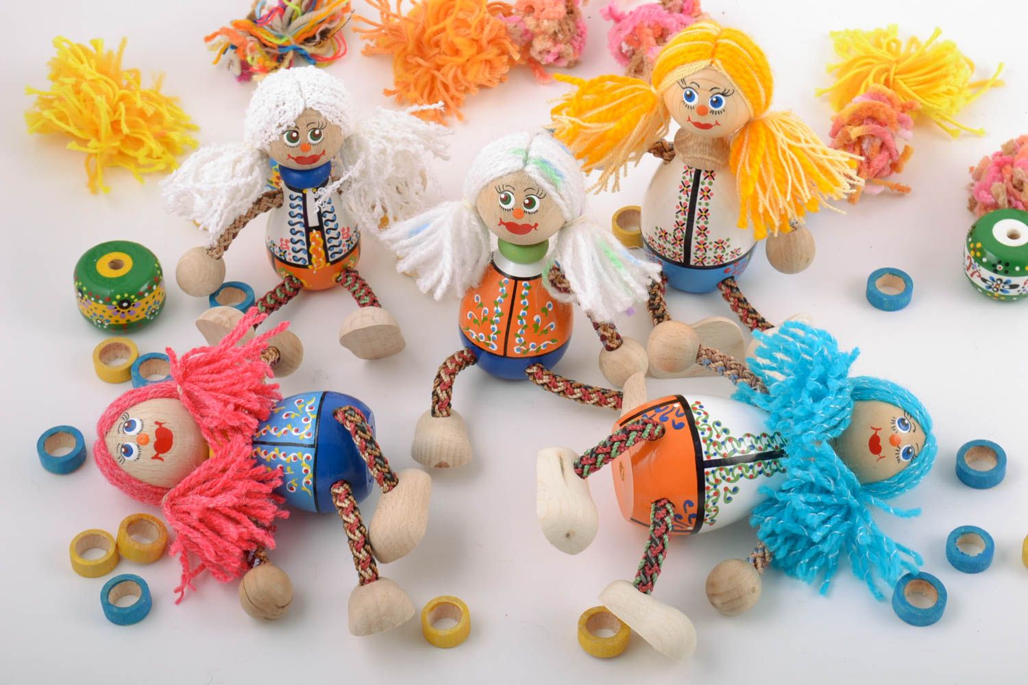Ensemble de poupées en bois de hêtre écologiques faites main peintes 5 pièces photo 1