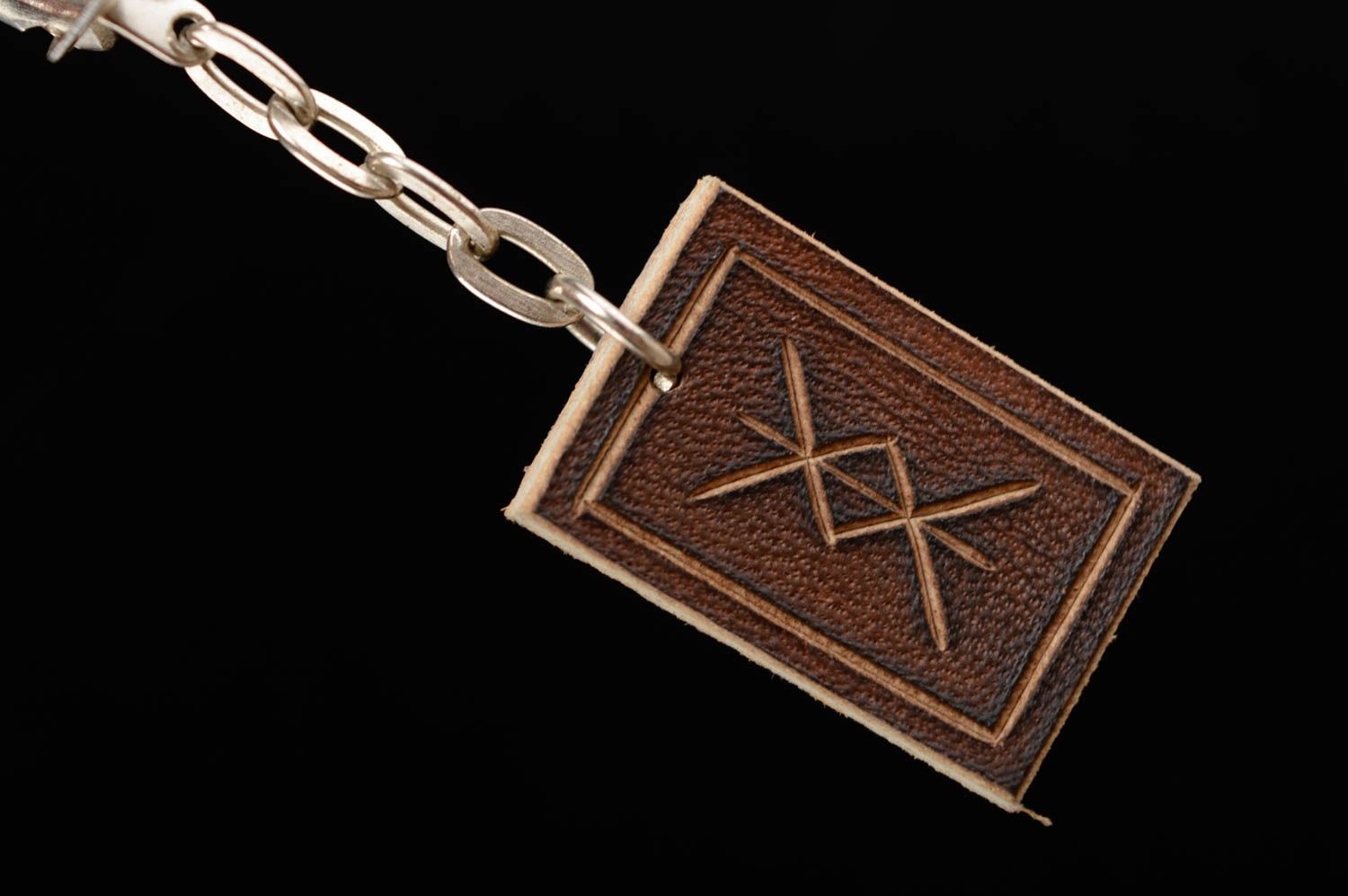Porte-clé marron de vrai cuir avec runes fait main accessoire pendentif photo 4