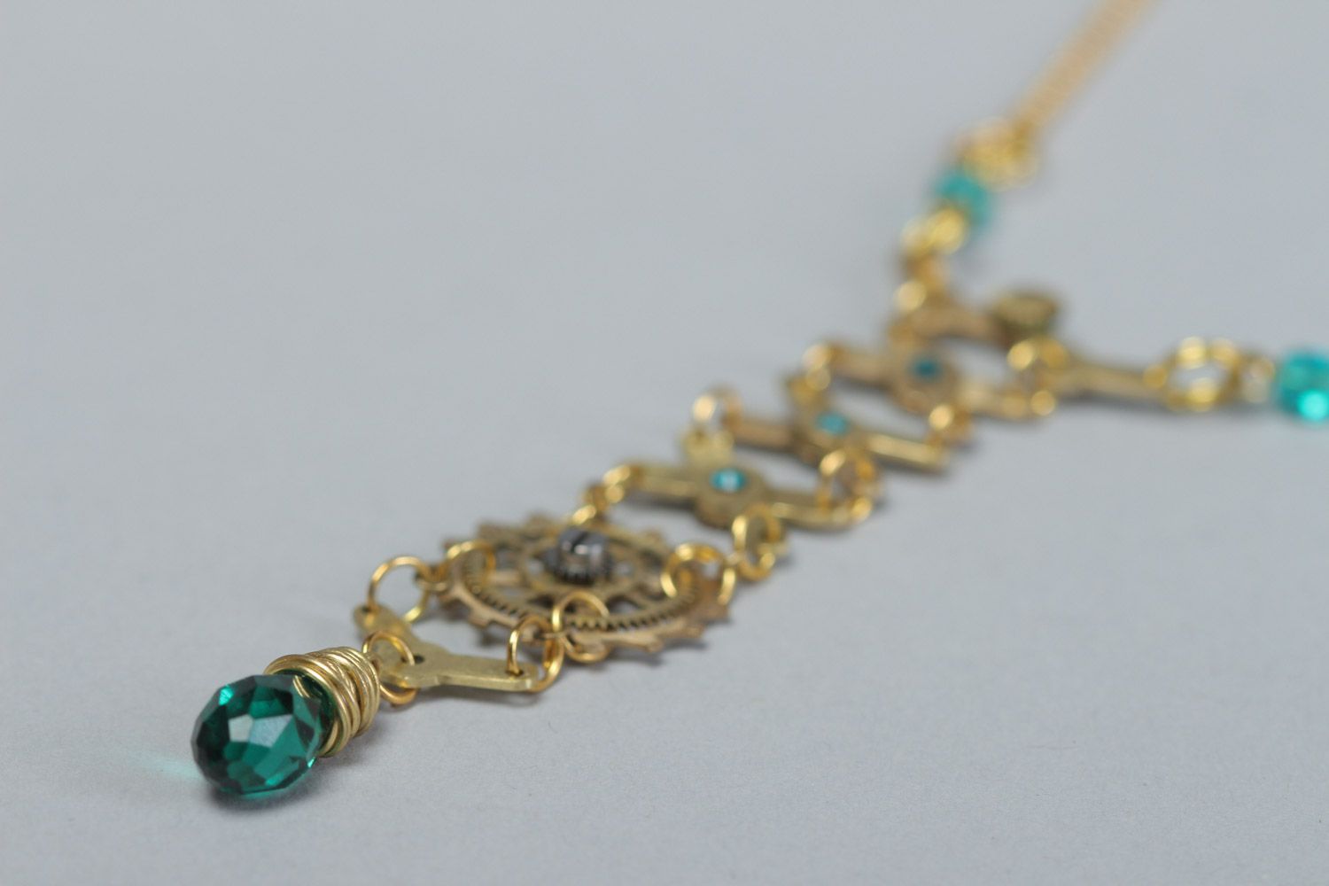 Joli pendentif fait main avec cristaux turquoise style steampunk bijou photo 3