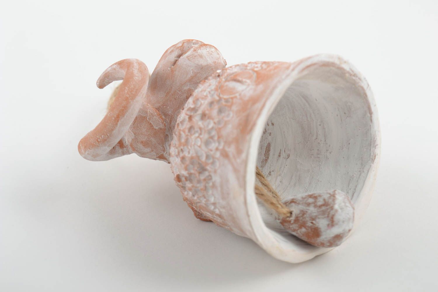 Campanello d'autore in ceramica fatto a mano a forma di agnello piccolo bianco
 foto 4