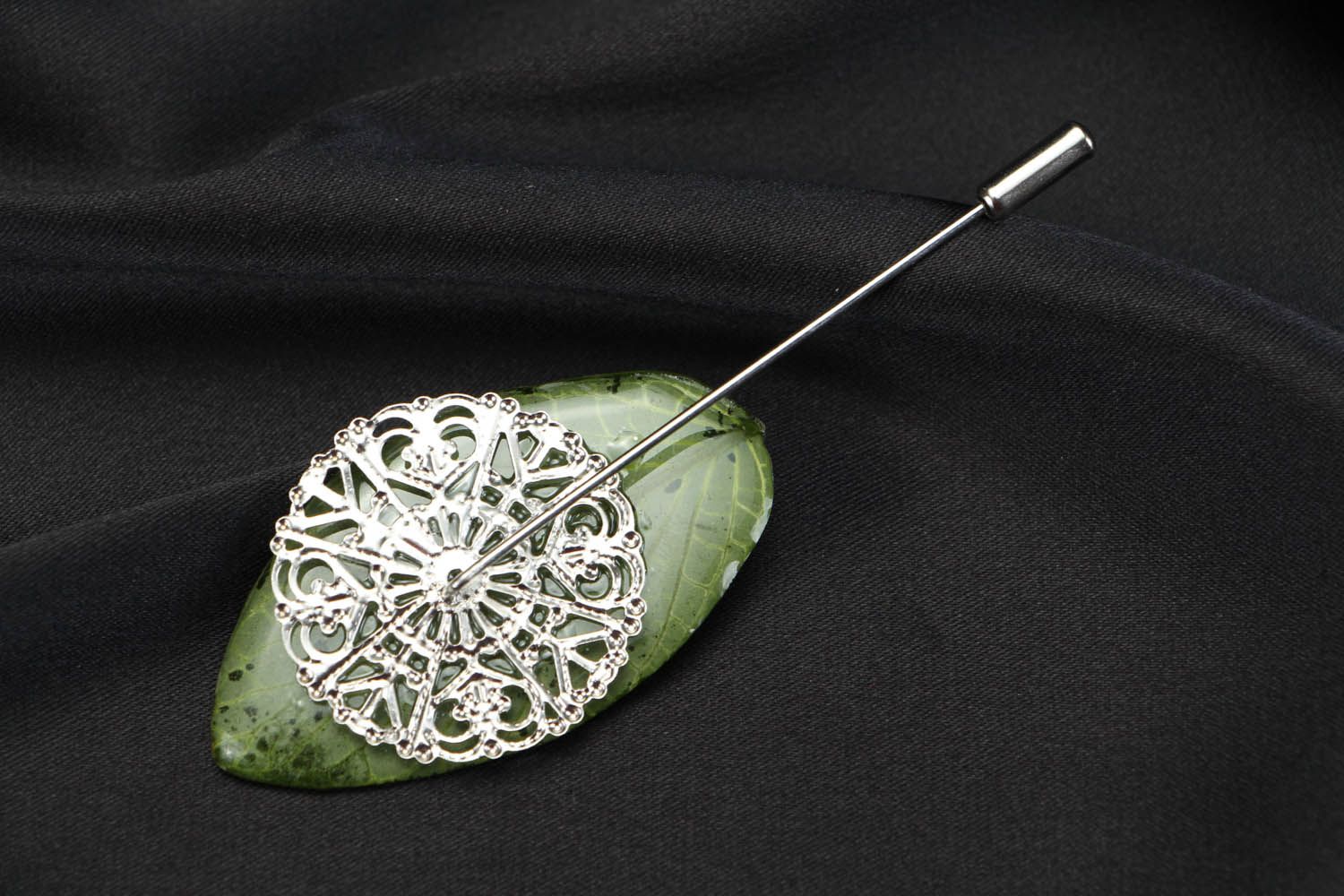 Brooch with natural leaf coated with epoxy photo 4