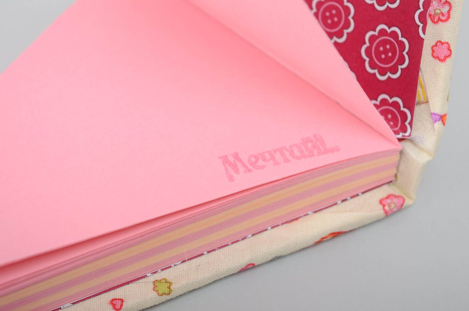 Bloc-notes fait main en triangle avec couverture en tissu avec pages roses photo 4