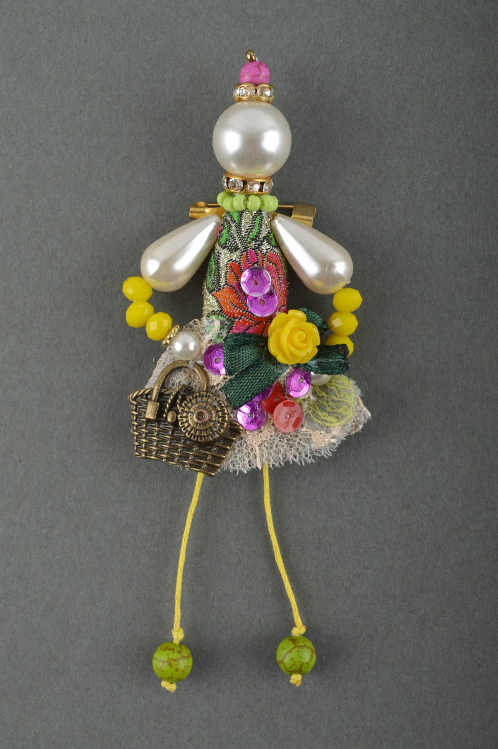 Broche originale faite main Bijou artisanal poupée Accessoire de mode femme  photo 2