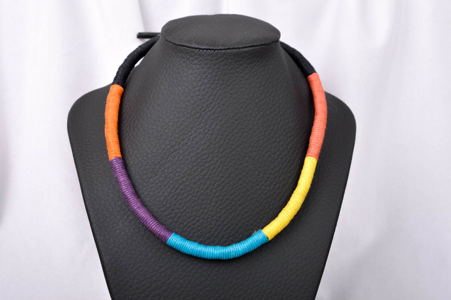 Колье ручной работы колье из веревки украшение на шею разноцветное авторское фото 1