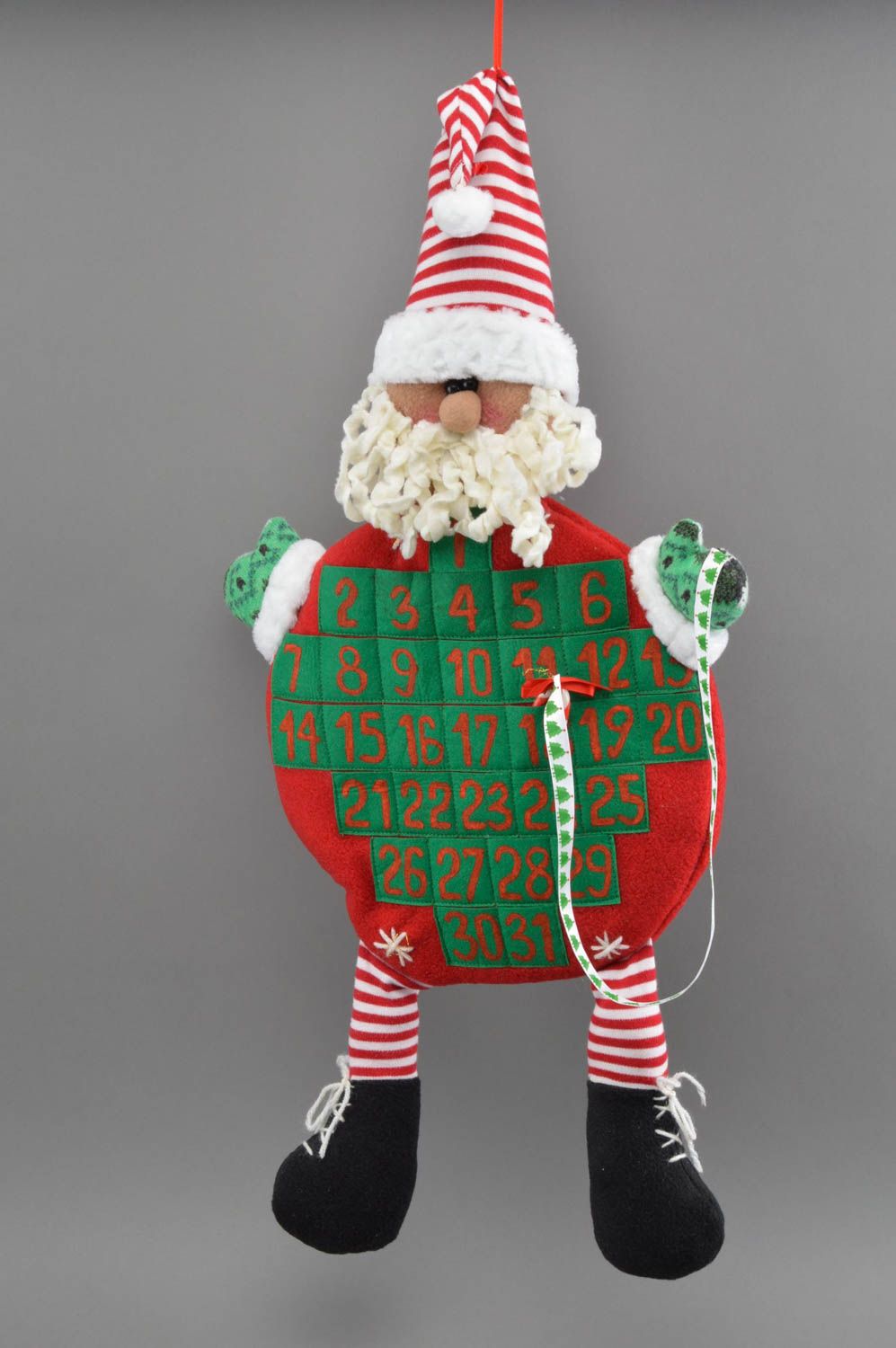 Handmade Weihnachtsmann Kalender aus Stoff Designer Deko Element an Wand  foto 2