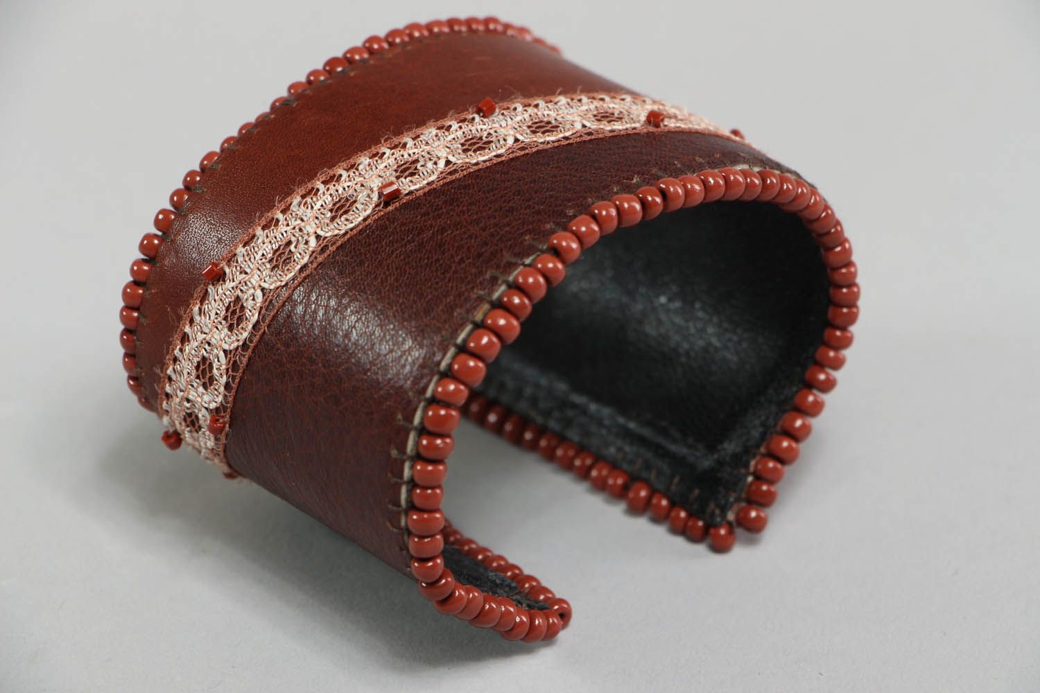 Bracelet en cuir naturel avec dentelle fait à main photo 2