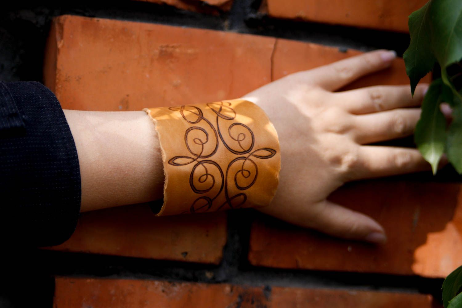 Bracciale in pelle fatto a mano accessorio originale braccialetto di moda
 foto 1