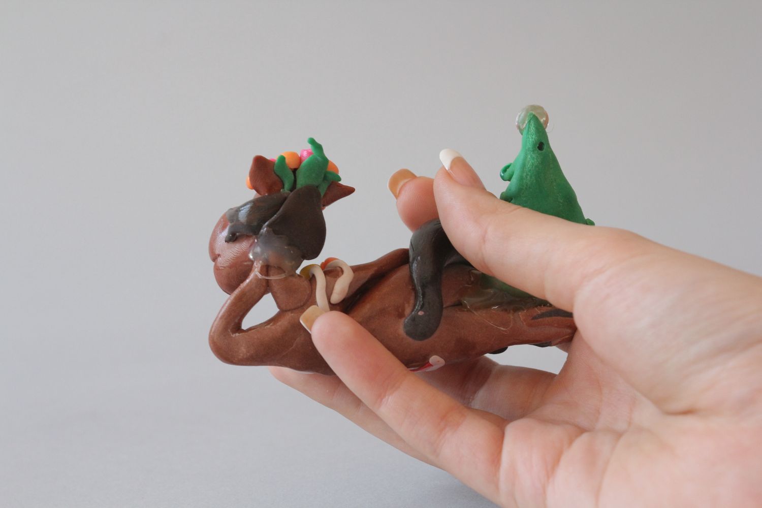 Figurilla decorativa  hecha a mano  “Caballo navideño” foto 4