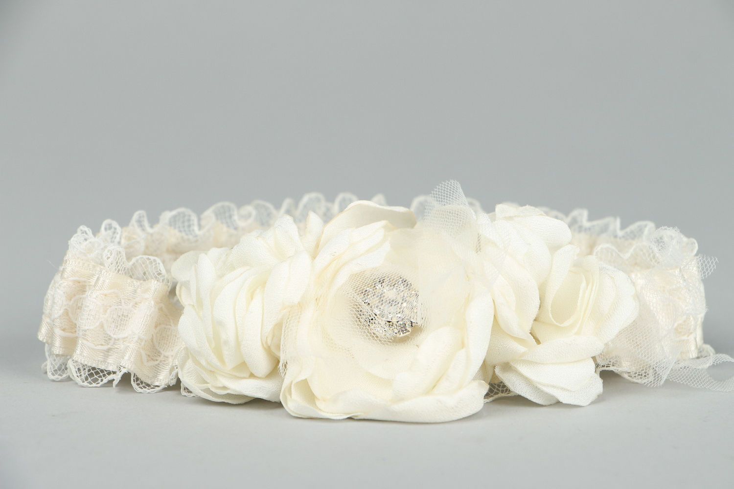 Bridal garter with lace photo 1