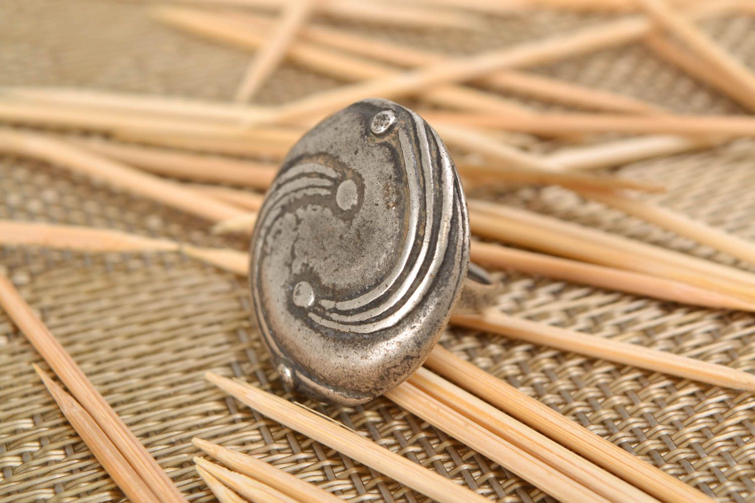 Handmade round metal ring photo 1