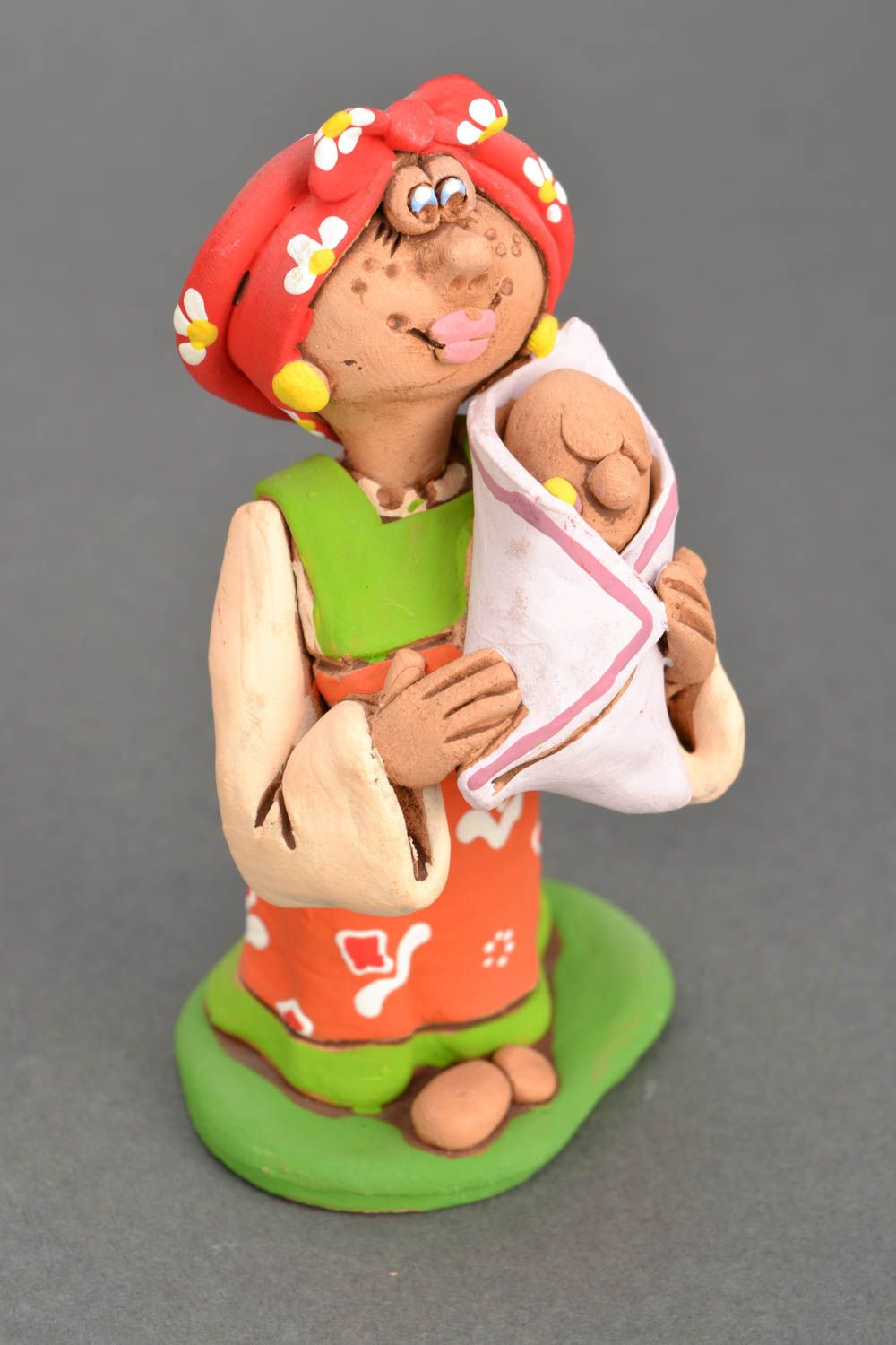 Statuette en céramique faite main originale souvenir Femme cosaque avec bébé photo 3