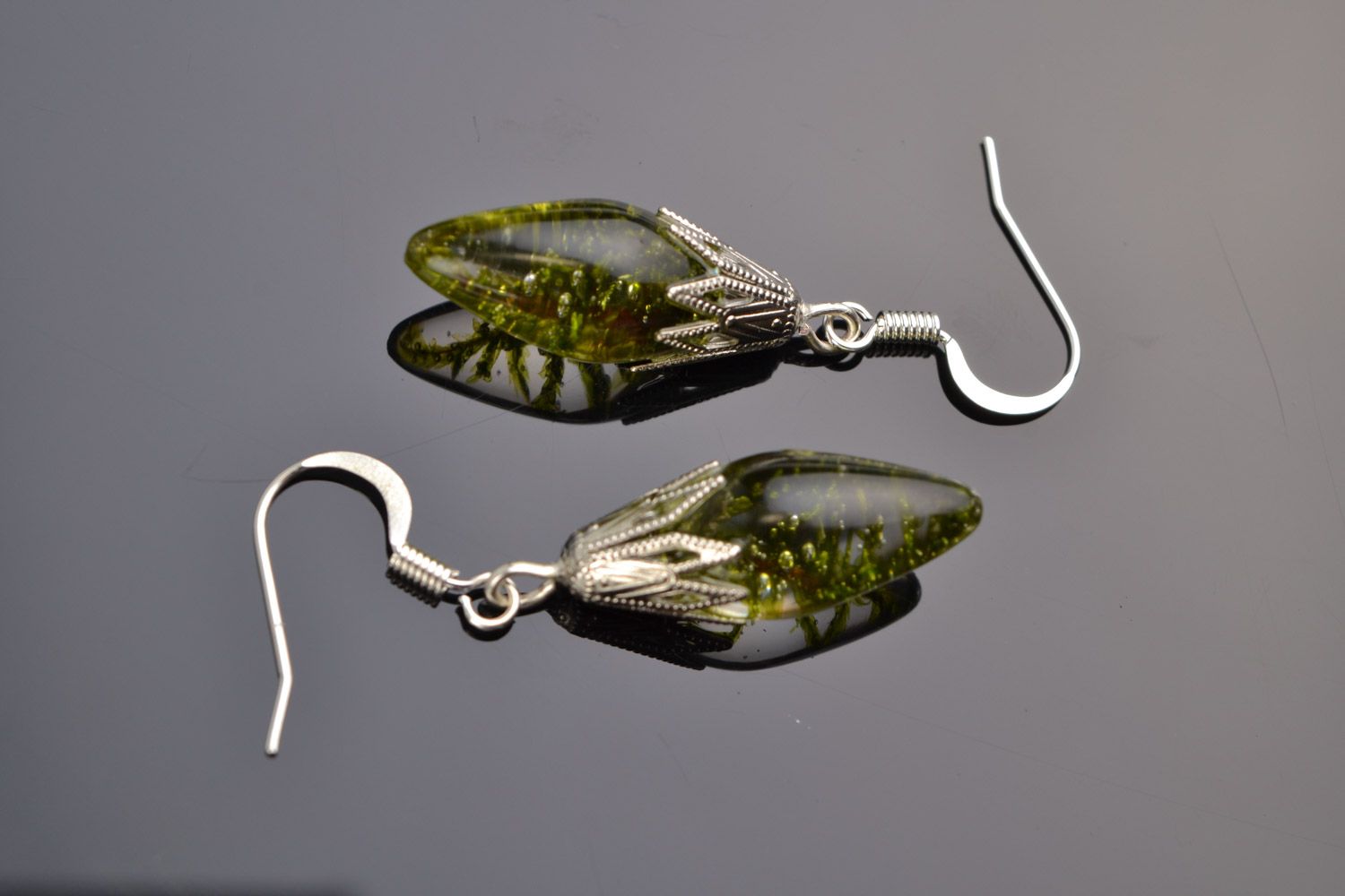 Transparent handmade botanical drop earrings with real moss coated with epoxy photo 4