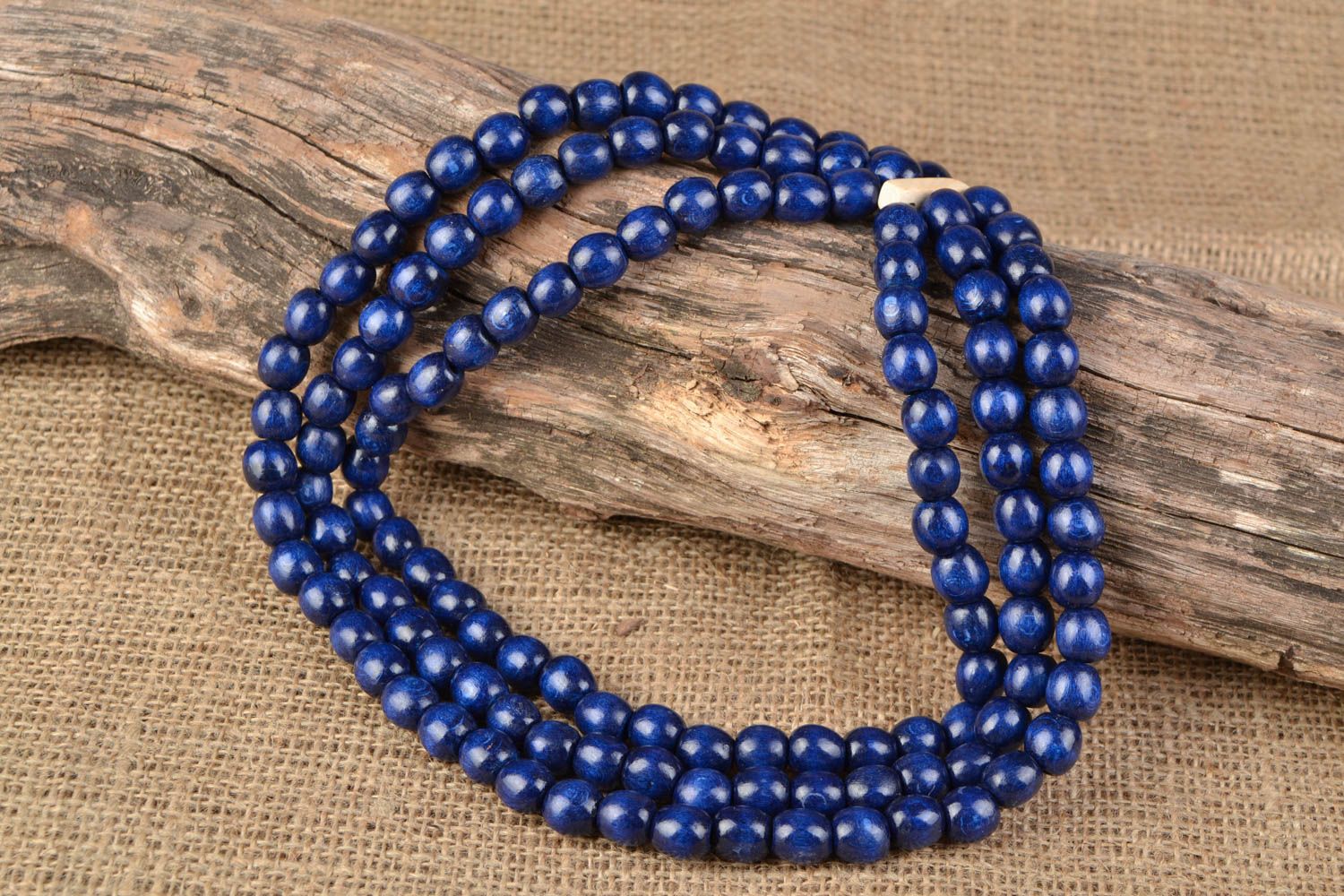 Blue wooden bead necklace photo 1
