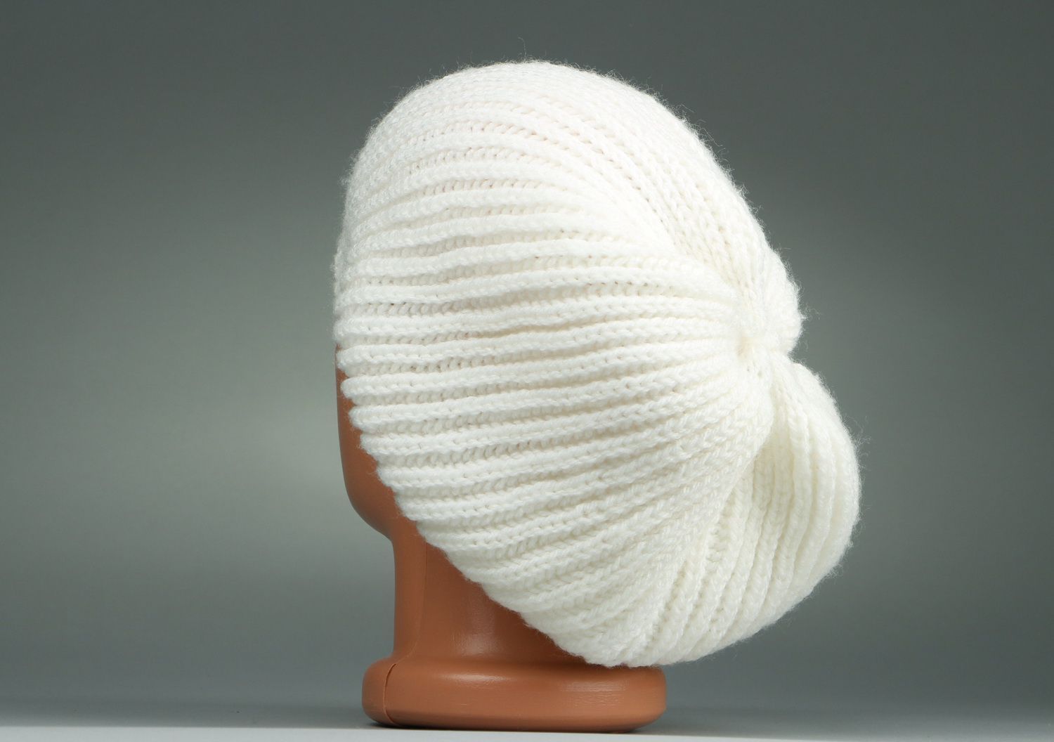 American knitted beret of white photo 4