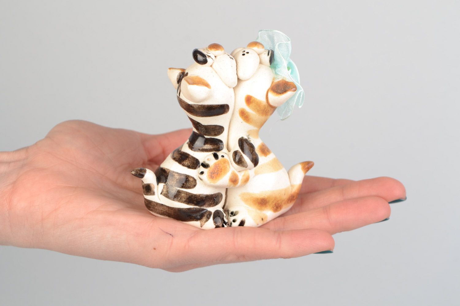 Figurine en céramique peinte de glaçure faite main chats amoureux décoration photo 5