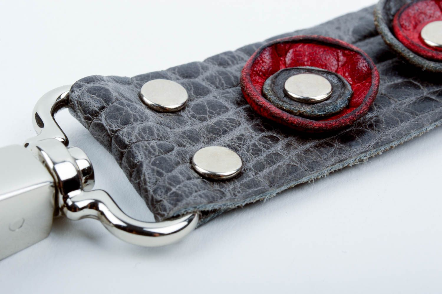 Llavero de cuero rojo y negro hecho a mano regalo original accesorio para llaves foto 4