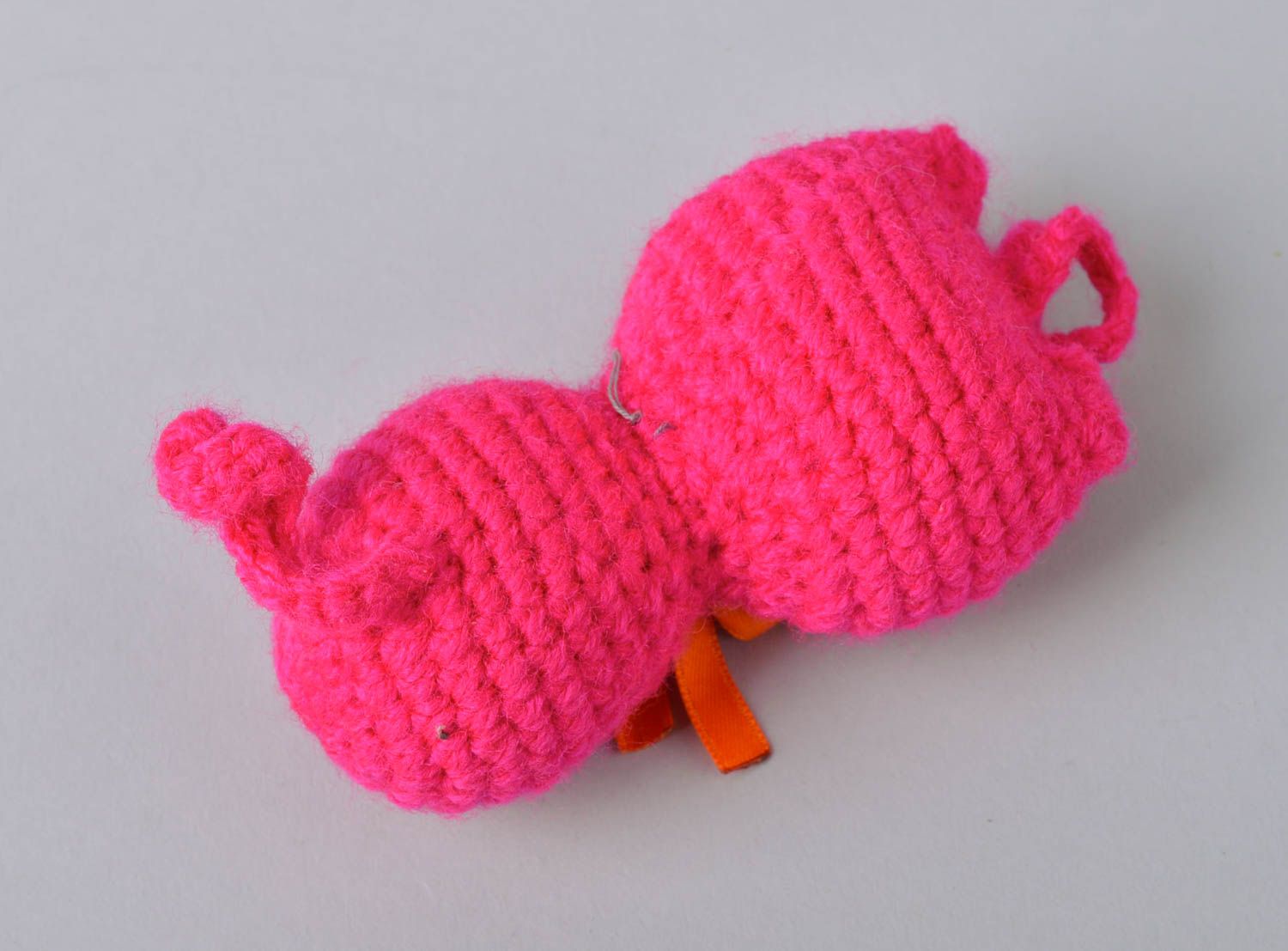 Peluche à suspendre chat tricotée au crochet rose faite main originale photo 5