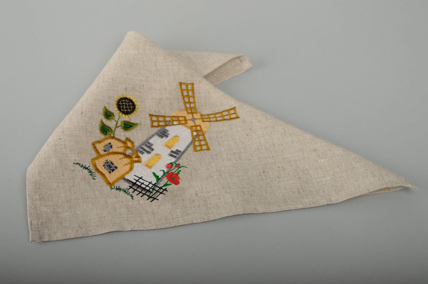 Set of handmade embroidered napkins 6 items photo 2