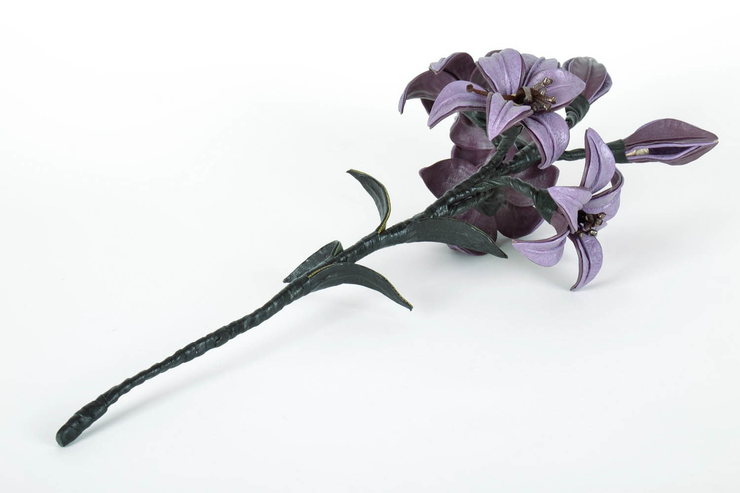 Lila Blume Dekor aus Leder foto 2