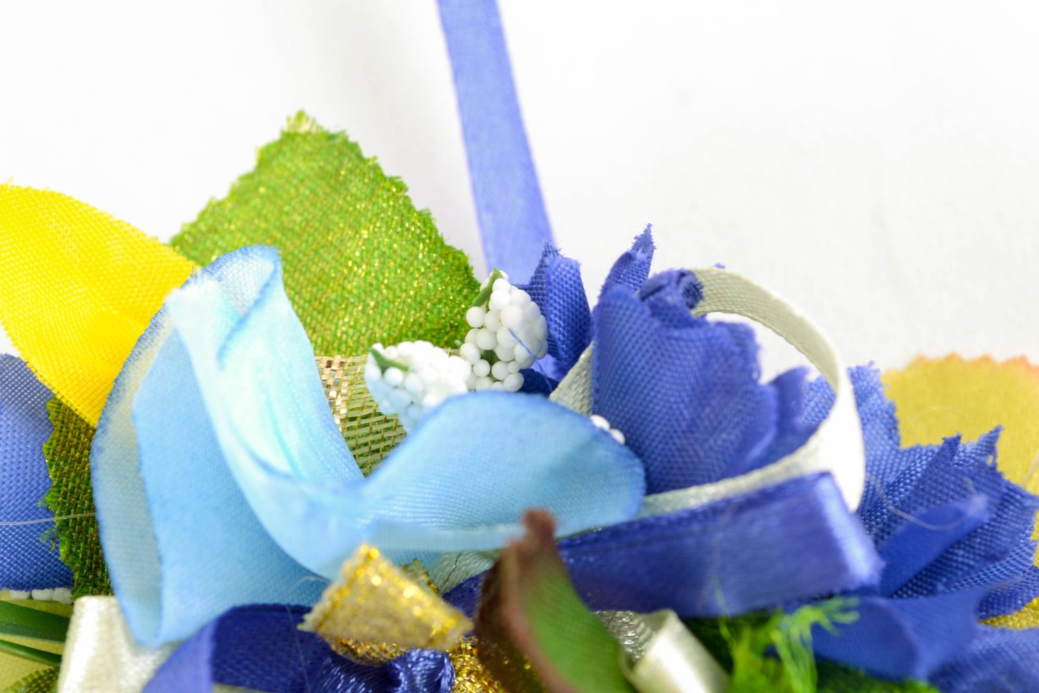 Deko Boutonniere aus Blumenwerk für Ostern Korb  foto 3