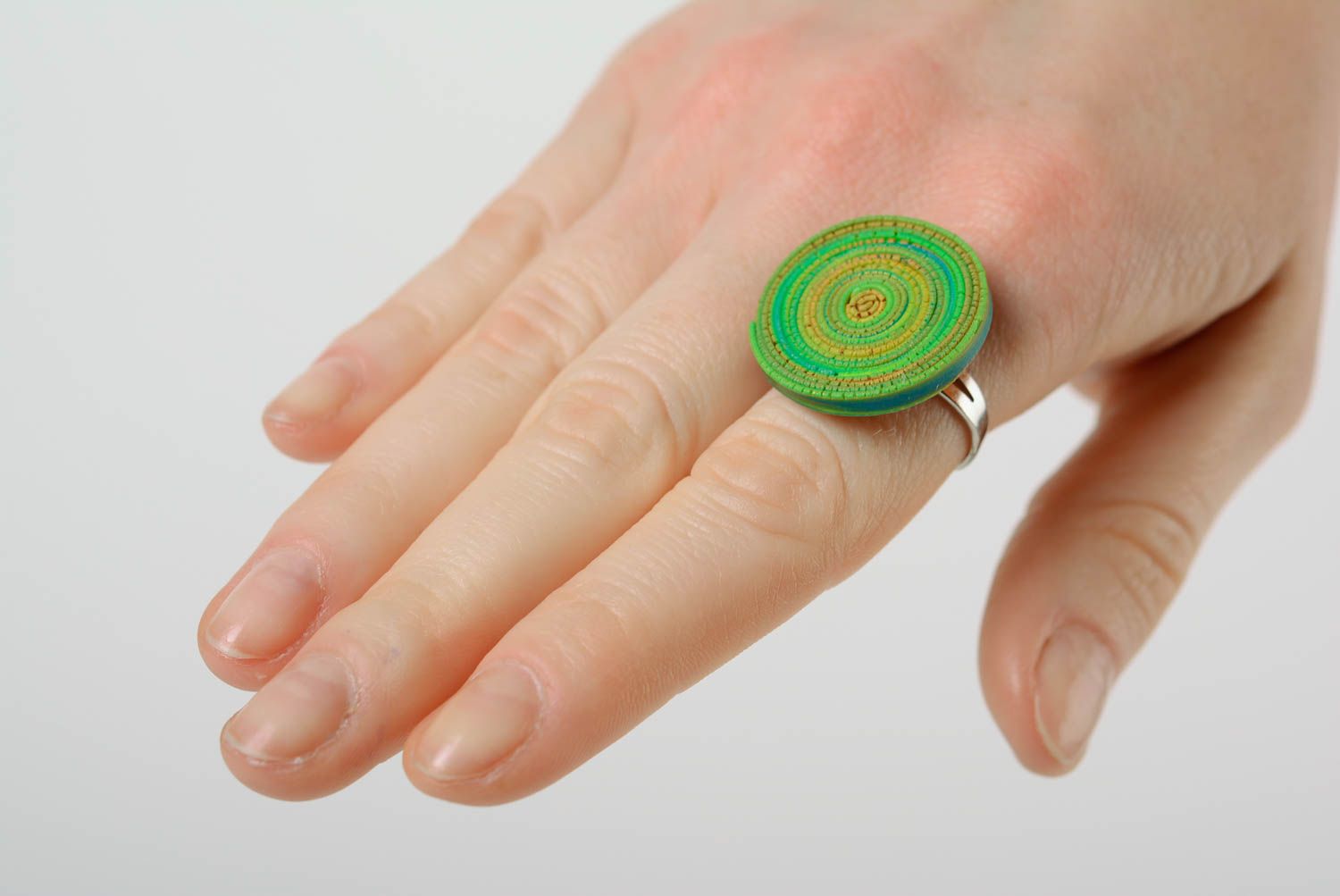 Круглый перстень из полимерной глины ручной работы с регулируемым размером зеленый фото 2