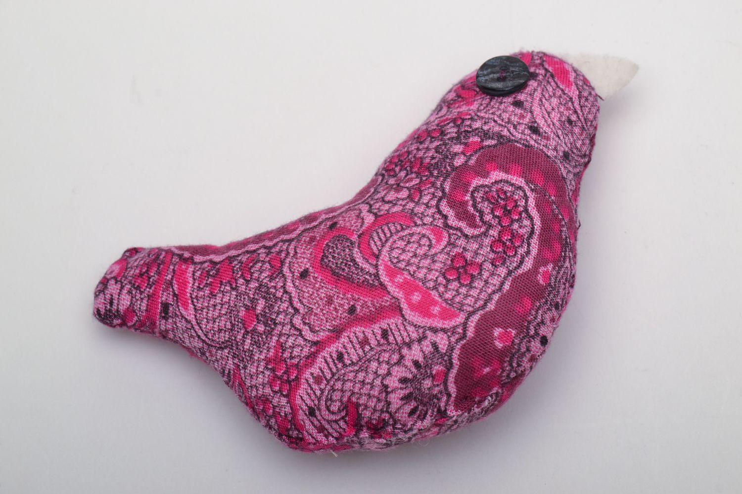 Petit jouet décoratif en tissu naturel fait main en forme d'oiseau violet photo 3