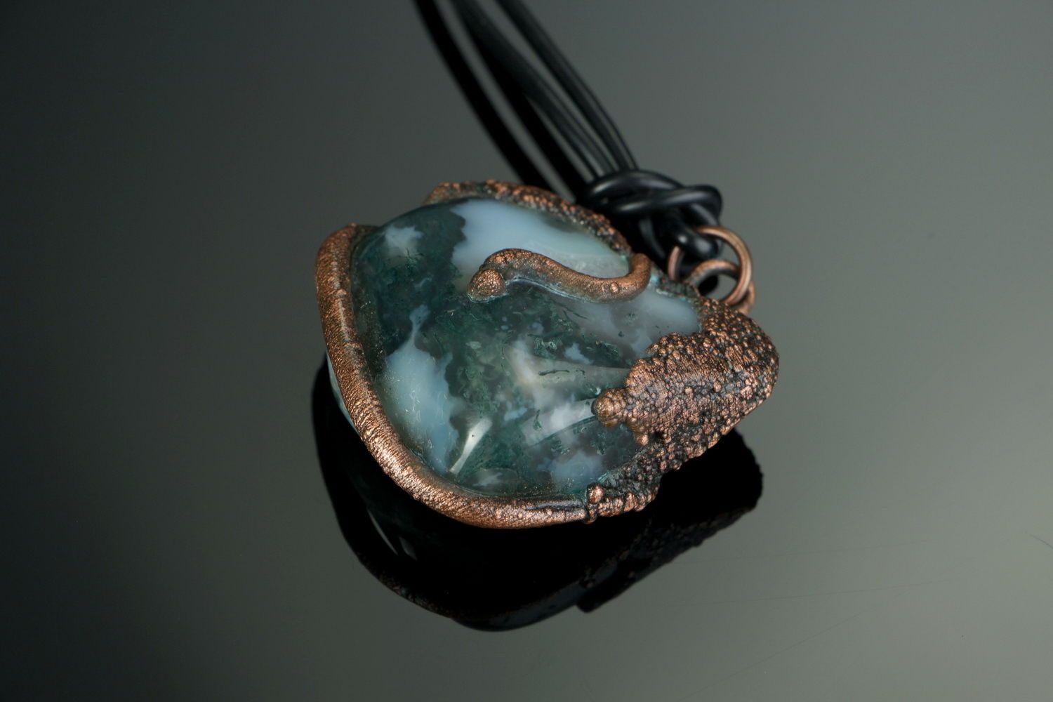 Copper pendant with moss agate photo 1