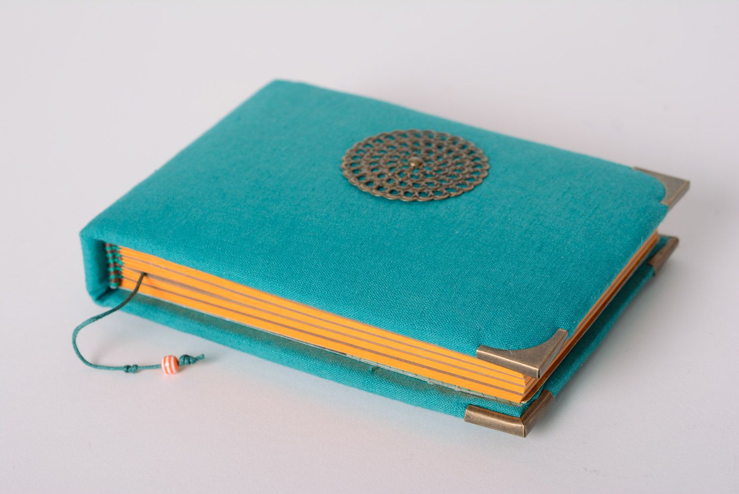 Handgemachtes schönes horizontales Notizbuch mit Stoffumschlag und Lesezeichen foto 3