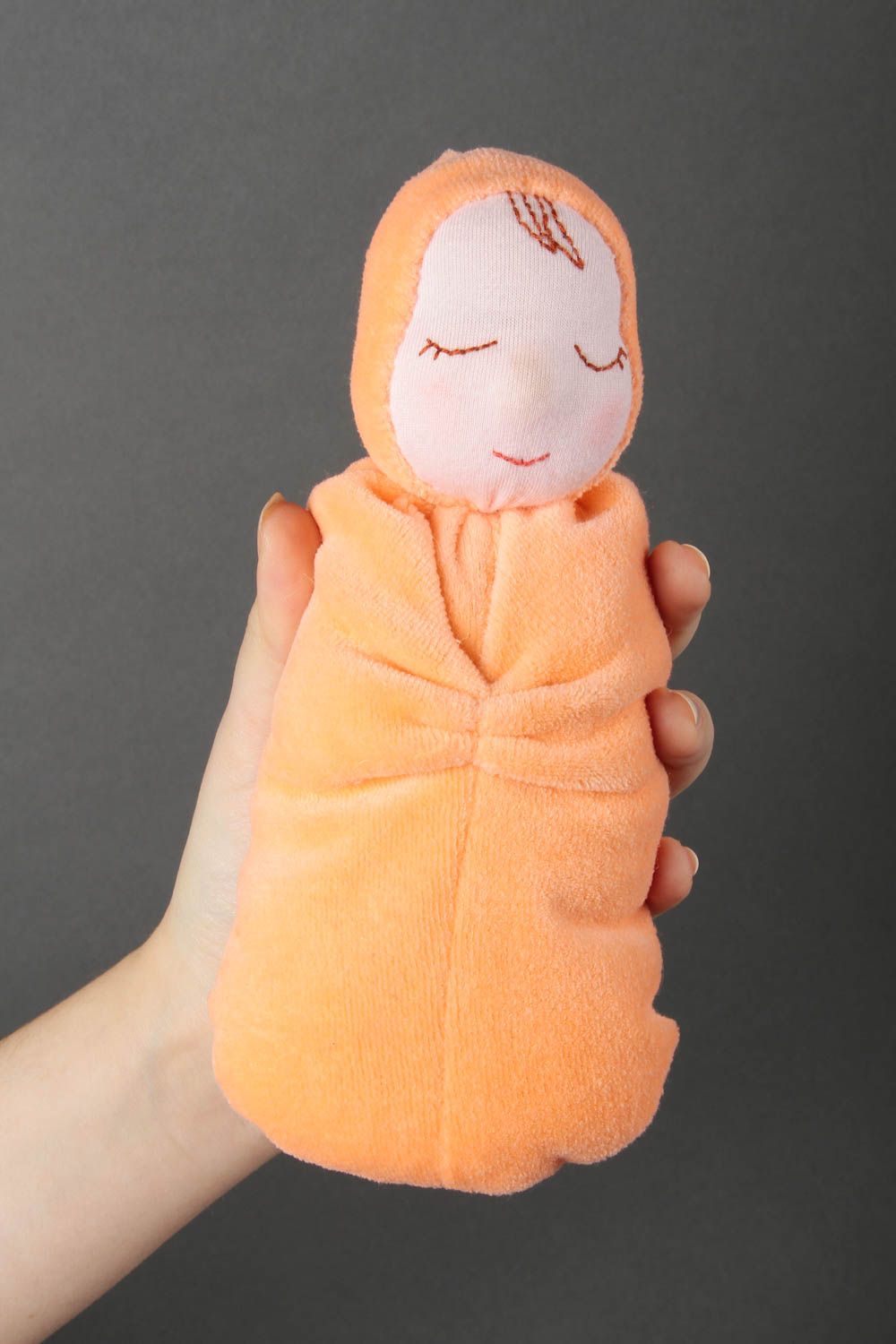 Кукла ручной работы подарок ребенку мягкая игрушка из ткани симпатичная фото 1