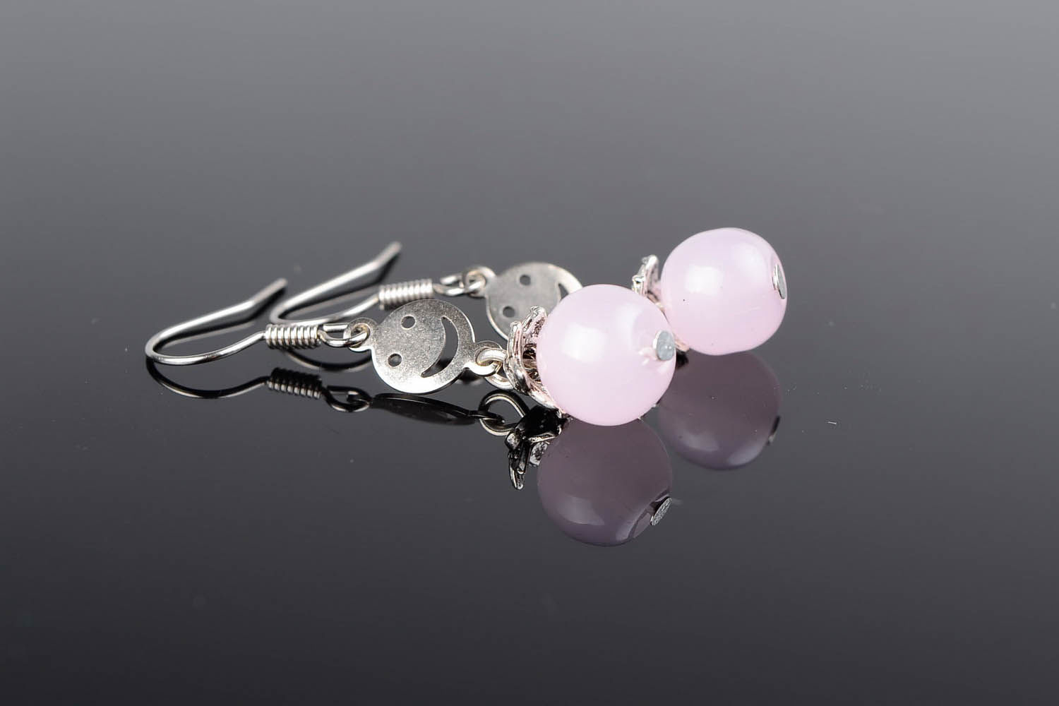 Boucles d'oreilles avec quartz rose Boules avec sourires photo 1