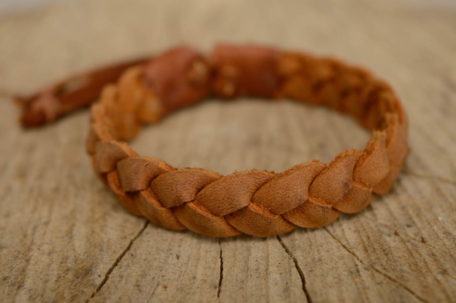 Brown thin woven leather bracelet photo 1