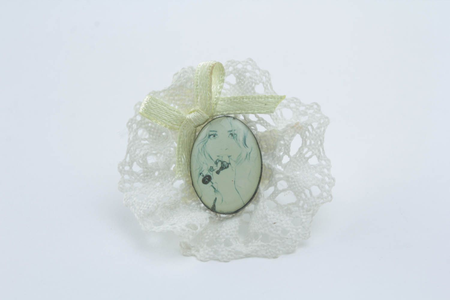 Ring with photo print and lace photo 2